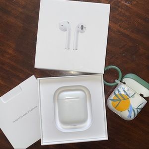 first generation apple airpods with case!